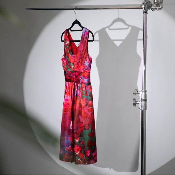 Banana Republic 100% Silk Red Abstract Watercolor Print Sleeveless Dress, Size 2 - Picture 3 of 13